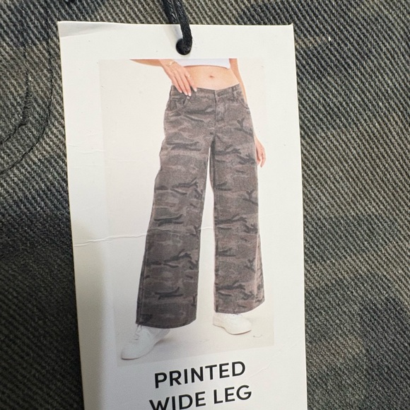 Refrain Los Angeles Camouflage Wide-Leg Pants - Picture 7 of 11
